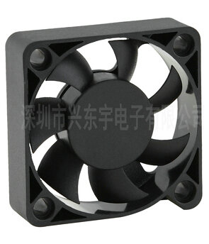 舞臺燈光散熱風(fēng)扇不僅是舞臺燈光壽命的延長者，更能保護(hù)自己